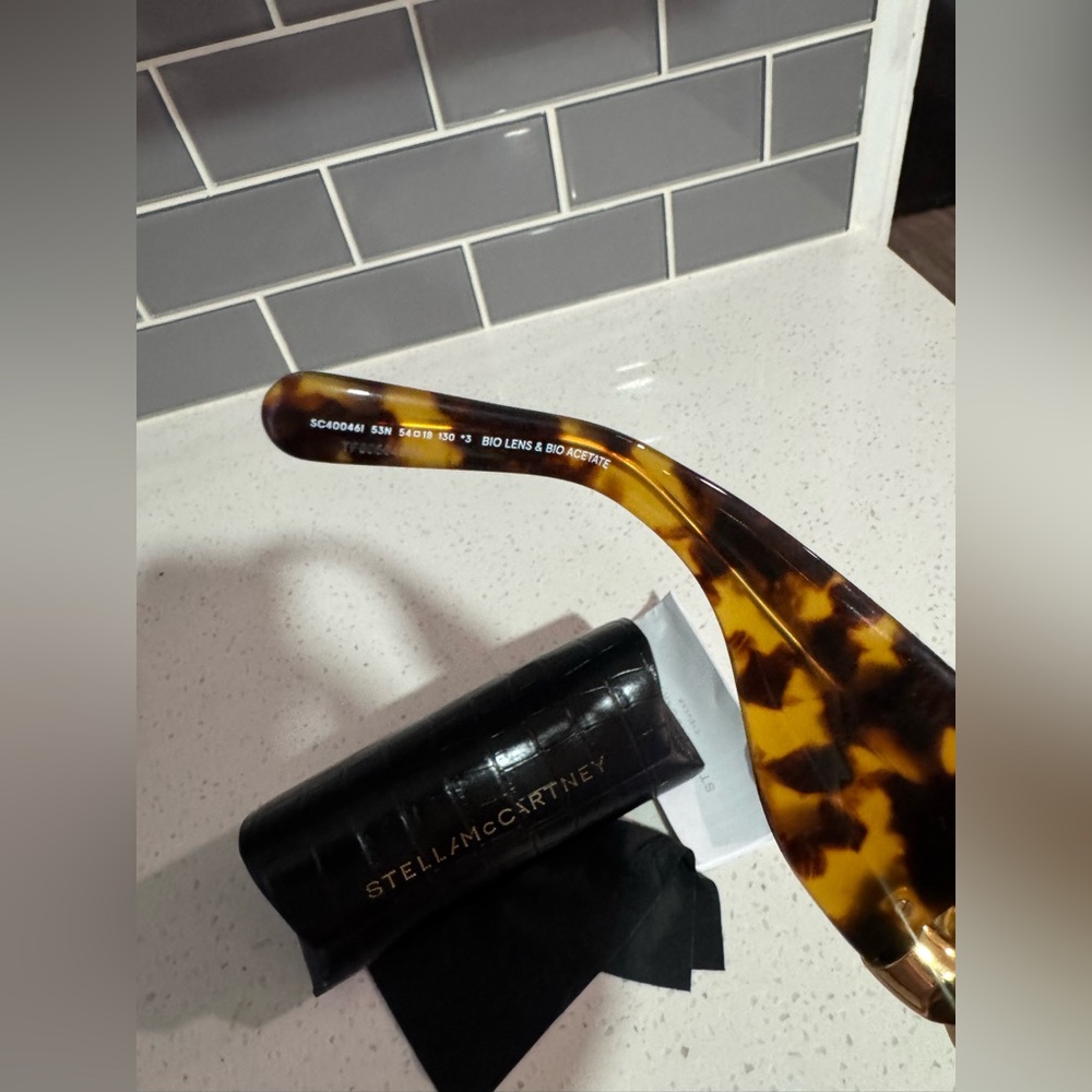 BIG SALE🫶Stella McCartney Tortoise Sunglasses with Gold Detail - Picture 9 of 16